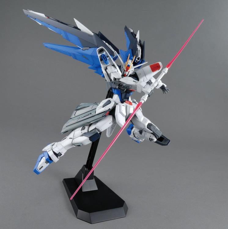 MG 1/100 Freedom Gundam (Ver 2.0)
