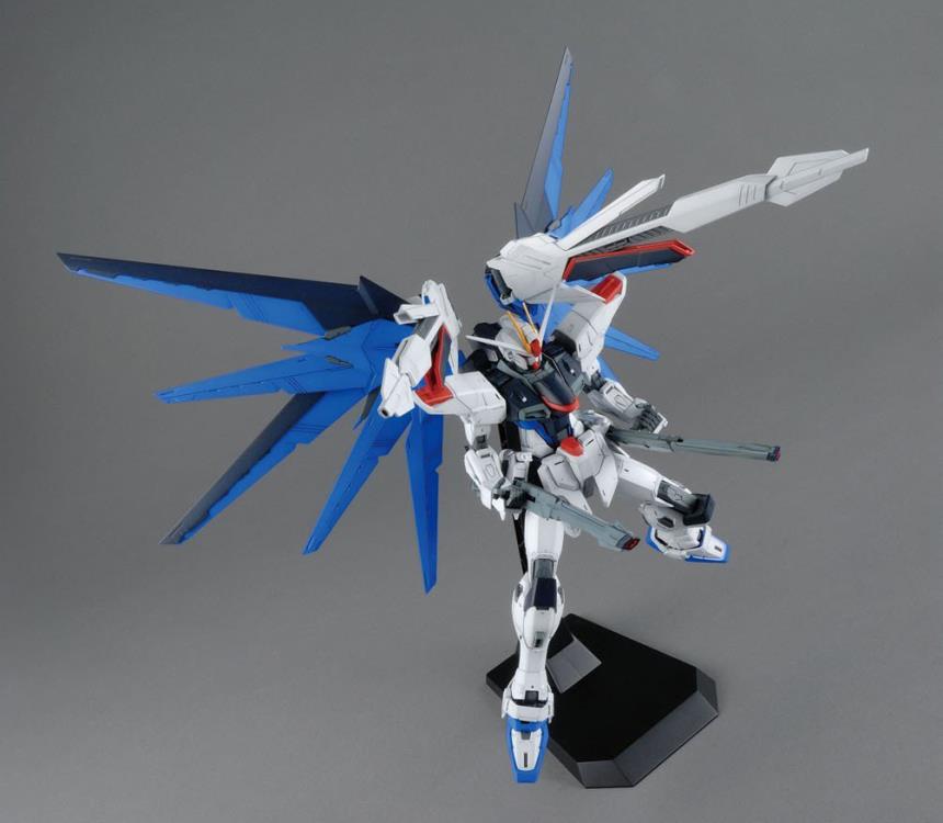 MG 1/100 Freedom Gundam (Ver 2.0)